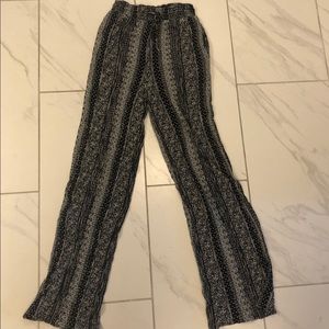 Forever 21 stretch pants in black w design.